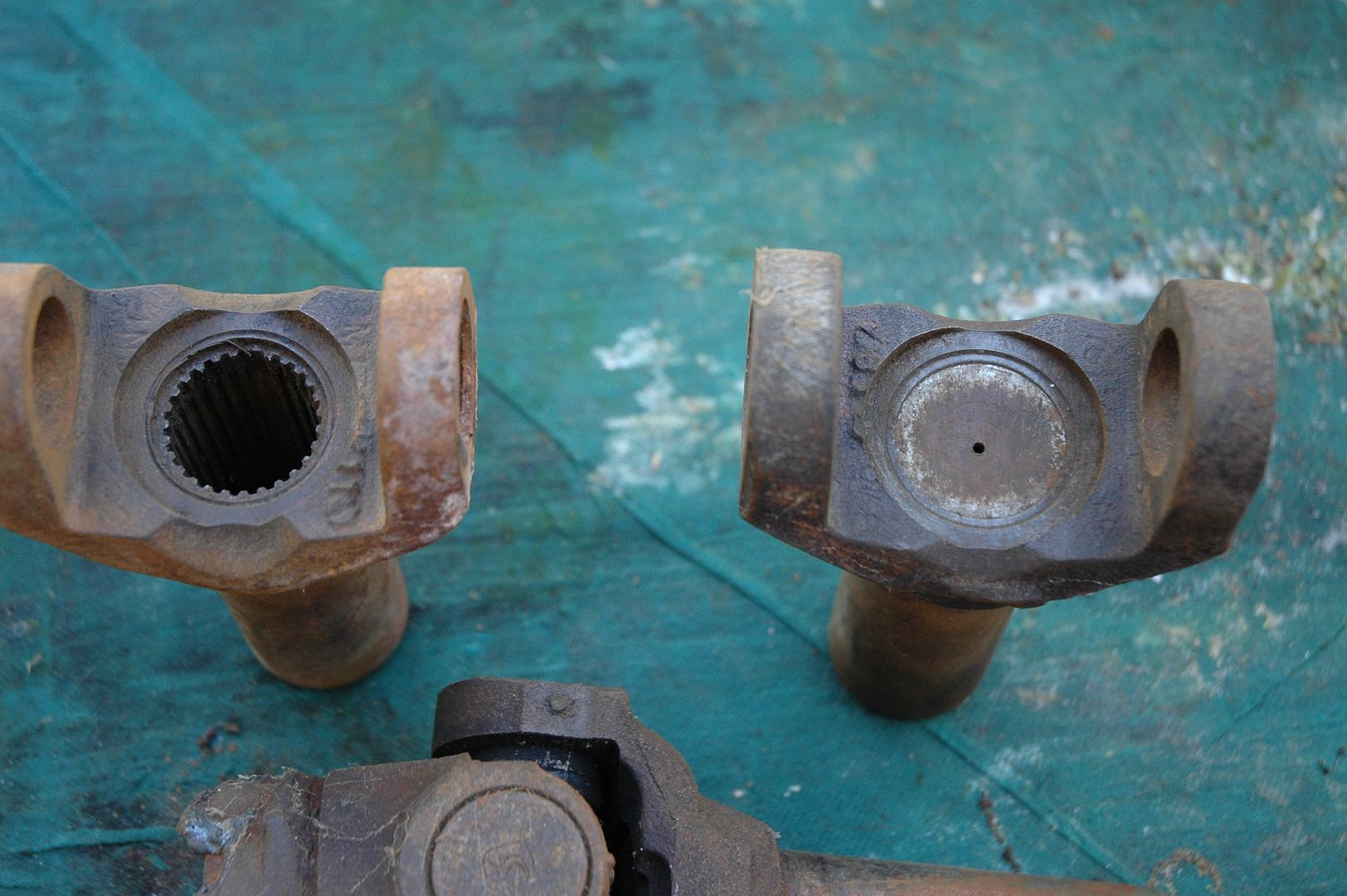 Drive Shaft Yoke leaking transmission fluid Impala Tech